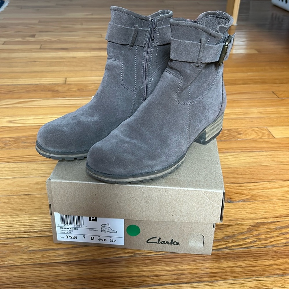 Clarks Taupe suede ankle boots -Marana Amber
Size 7
